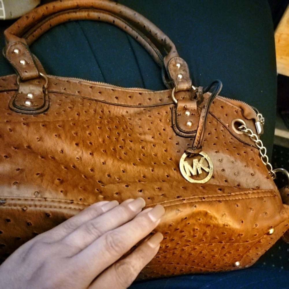 MICHAEL KORS VINTAGE BAG not sure if it's authentic
